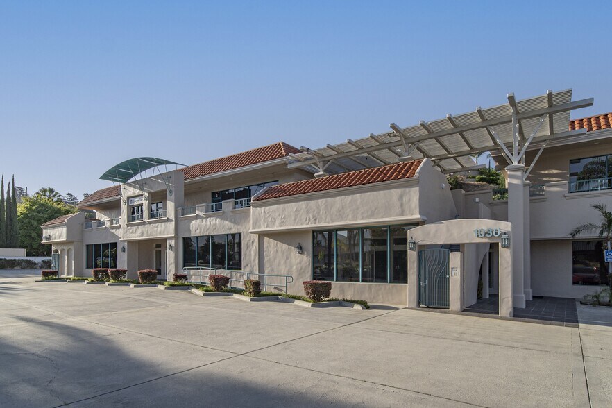 1030 E Route 66, Glendora, CA à louer - Photo du bâtiment - Image 1 de 10