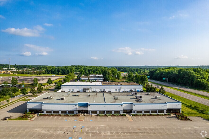 6770 Southpointe Pky, Brecksville, OH à louer - Aérien - Image 1 de 11