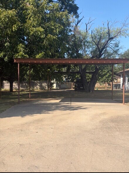 1405 N Crockett St, Fredericksburg, TX for sale - Primary Photo - Image 1 of 28