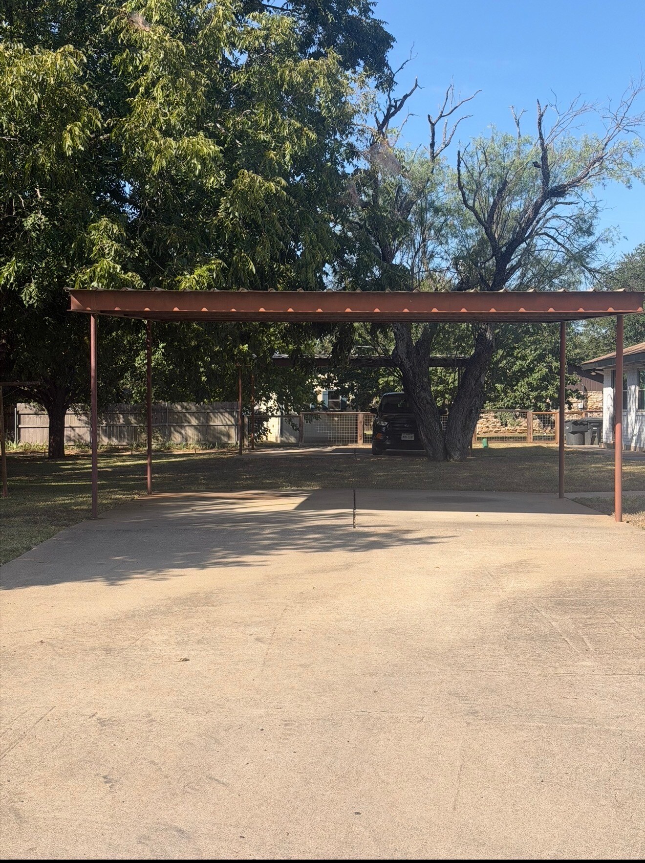 1405 N Crockett St, Fredericksburg, TX for sale Primary Photo- Image 1 of 29
