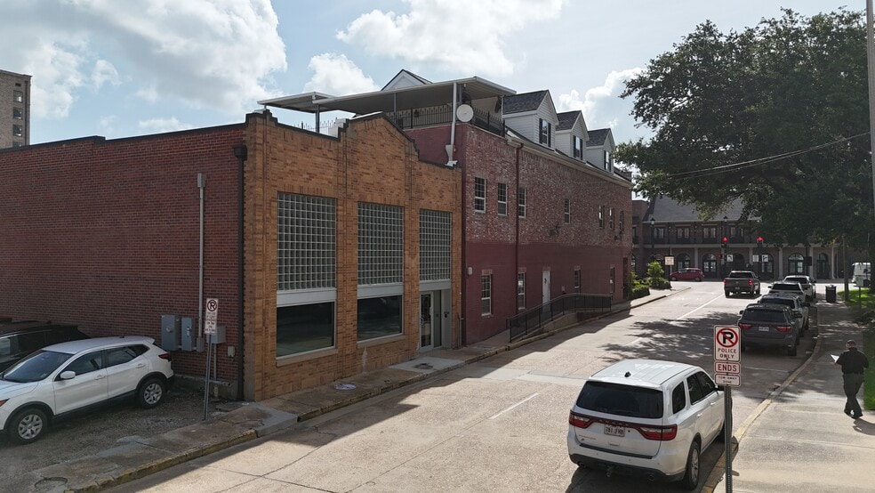 110 W Kirby St, Lake Charles, LA à louer - Photo du bâtiment - Image 2 de 12