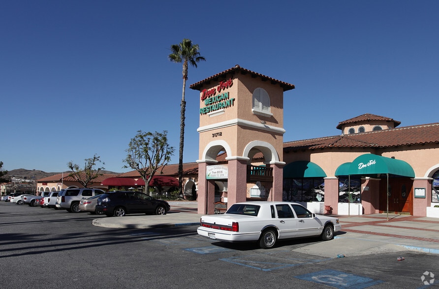 31712-31724 Casino Dr, Lake Elsinore, CA for lease - Building Photo - Image 2 of 9