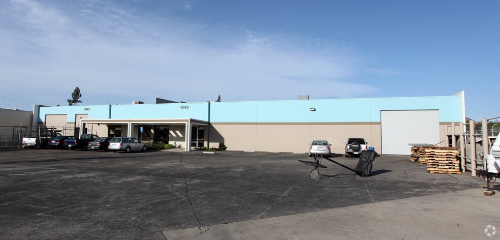 9183-9185 Kelvin Ave, Chatsworth, CA for lease - Primary Photo - Image 1 of 8