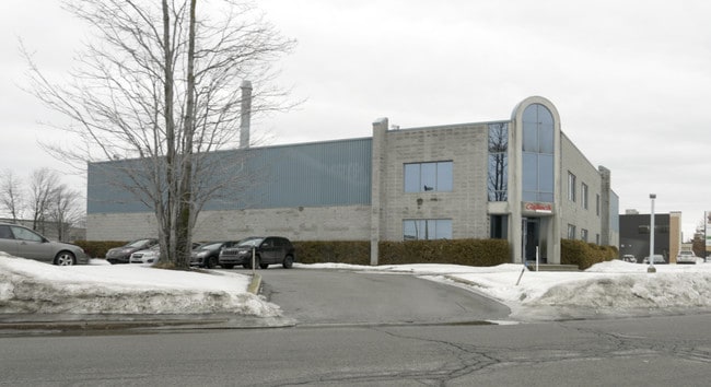 Plus de détails pour 3100 Rue Jacob-Jordan, Terrebonne, QC - Industriel à vendre