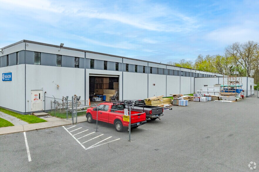 2 Great Pasture Rd, Danbury, CT for lease - Building Photo - Image 3 of 13