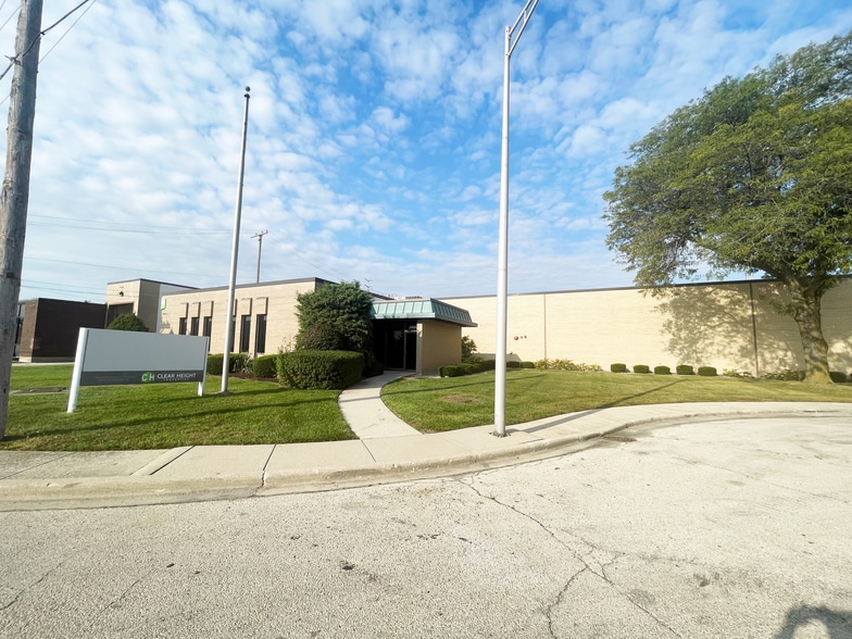 2400 S 27th Ave, Broadview, IL for lease - Building Photo - Image 2 of 12