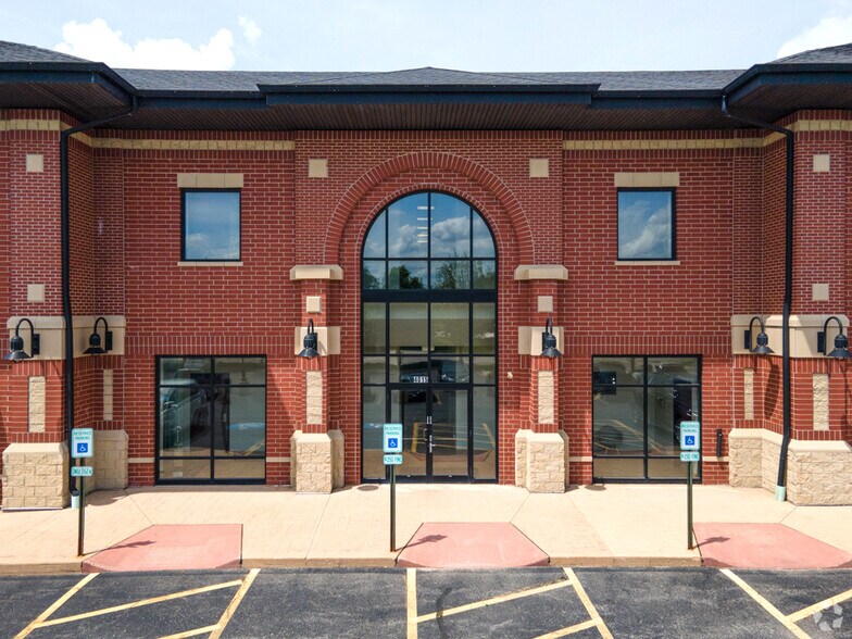 4015 Plainfield-Naperville Rd, Naperville, IL à louer - Photo du bâtiment - Image 2 de 9