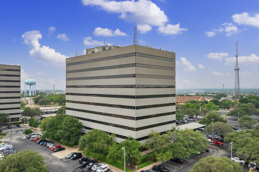 8415 Datapoint Dr, San Antonio, TX à louer - Photo principale - Image 1 de 5