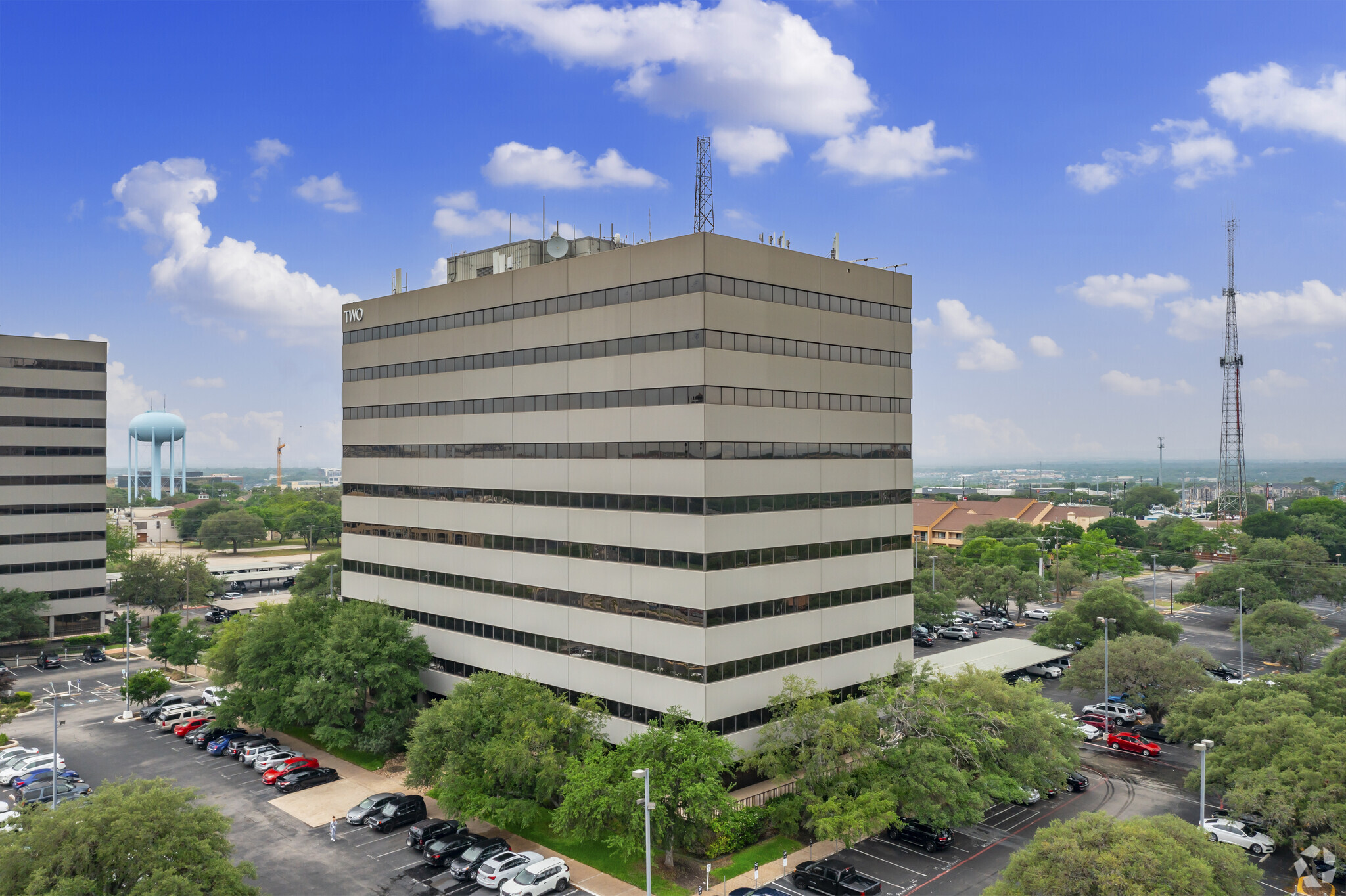 8415 Datapoint Dr, San Antonio, TX à louer Photo principale- Image 1 de 6