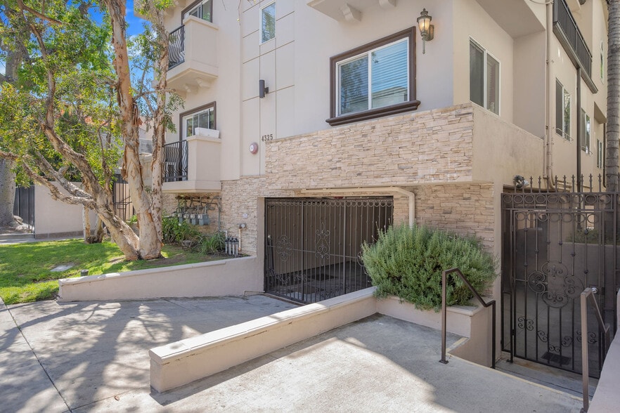 4325 Stern Ave, Sherman Oaks, CA for sale - Building Photo - Image 2 of 26
