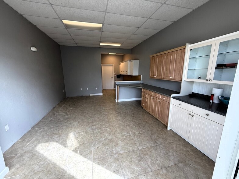 3900 Mannix Dr, Naples, FL for sale - Building Photo - Image 3 of 7