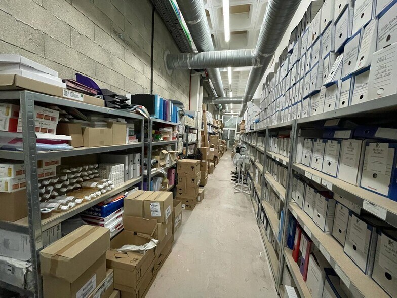 Flex in Saint-Cloud for sale - Building Photo - Image 3 of 18
