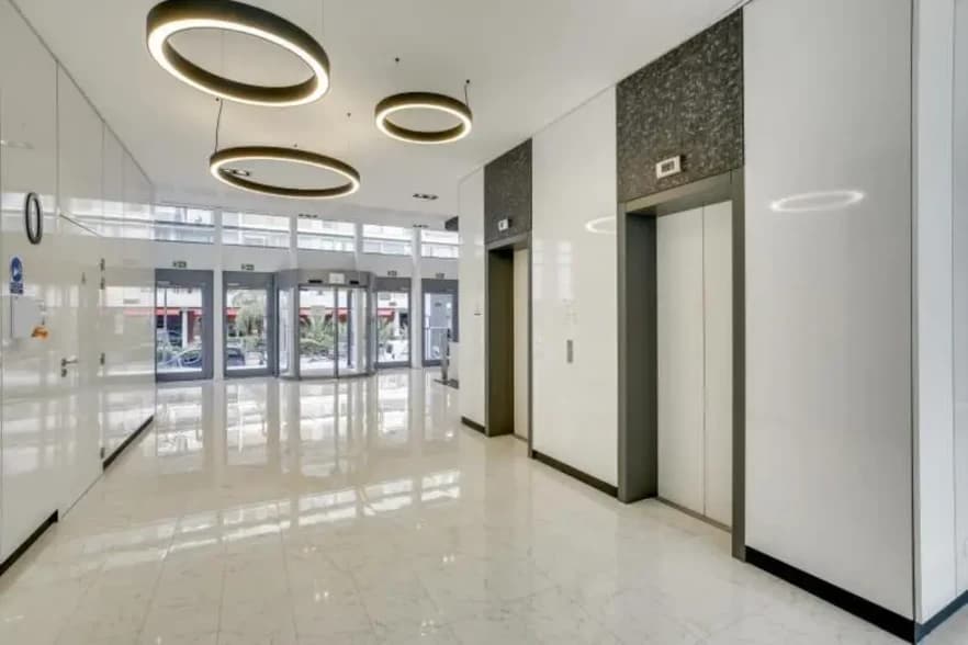 Office in Boulogne-Billancourt for lease - Lobby - Image 3 of 4