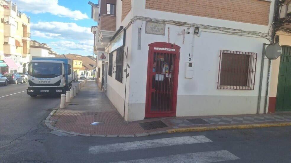 Calle Alfonso Bailón Verdejo, 1, Atarfe, Granada à louer - Photo du bâtiment - Image 2 de 9