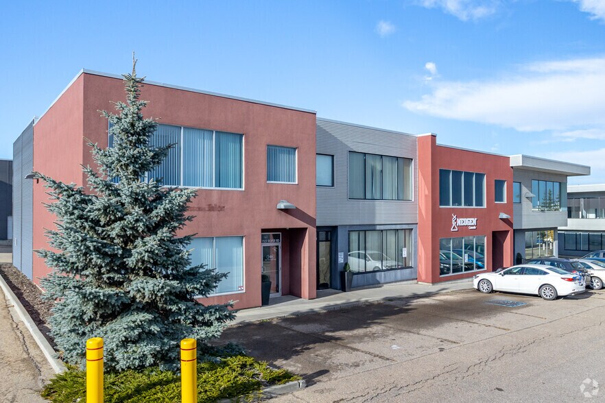 7327 Roper Rd NW, Edmonton, AB à louer - Photo principale - Image 1 de 2