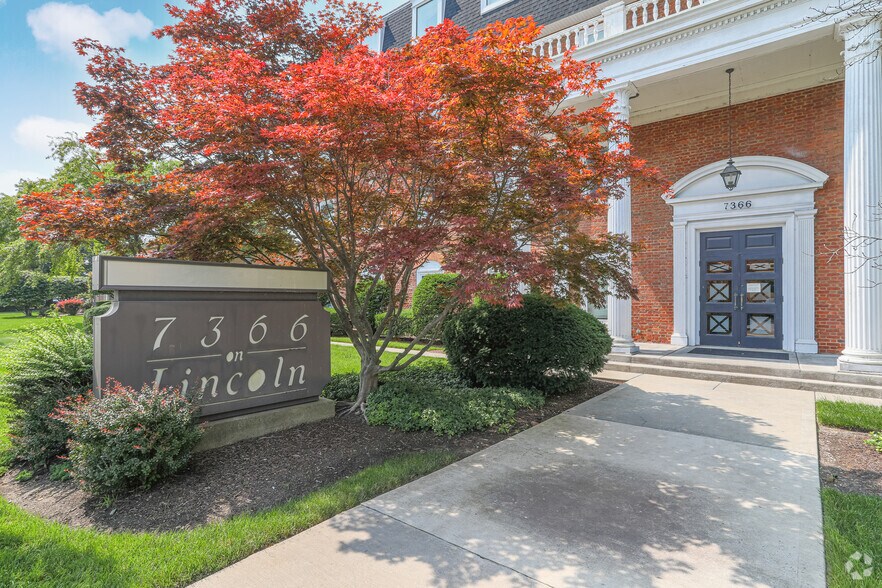 7366 N Lincoln Ave, Lincolnwood, IL à louer - Photo du bâtiment - Image 3 de 12