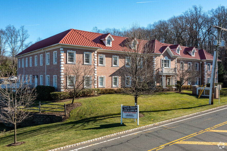 266 King George Rd, Warren, NJ for sale - Primary Photo - Image 1 of 6