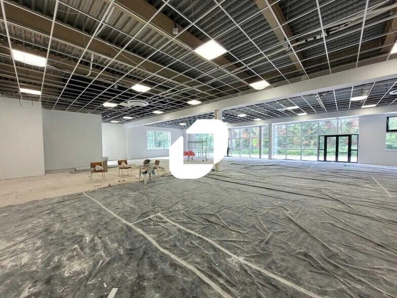 Office in Évry-Courcouronnes for lease - Building Photo - Image 3 of 8