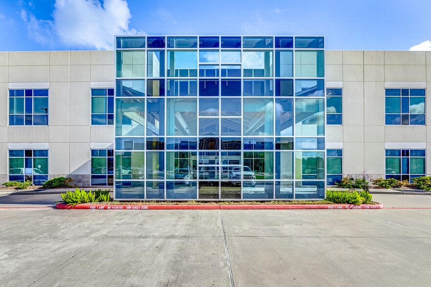 506 Graham Dr, Tomball, TX à louer - Photo du bâtiment - Image 2 de 12