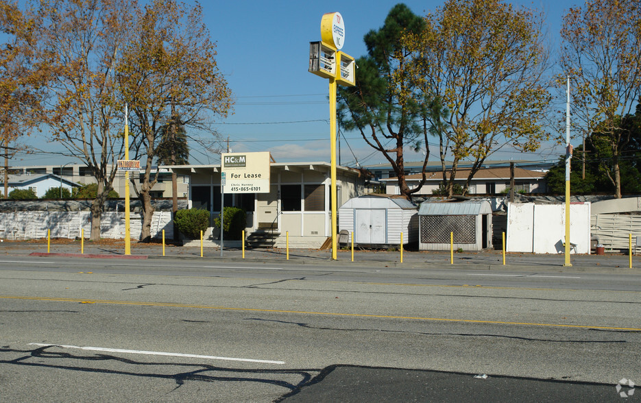 4001 S El Camino Real, San Mateo, CA à vendre - Photo du bâtiment - Image 1 de 1