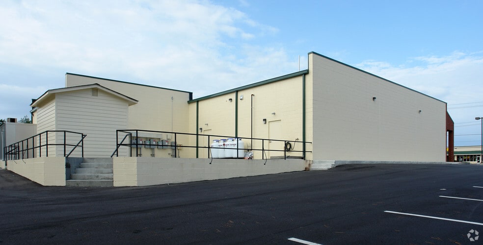 1214 N Bragg Blvd, Spring Lake, NC for lease - Building Photo - Image 2 of 2