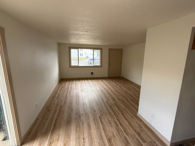 4561 Chippewa Ct SE, Salem, OR à vendre - Photo du bâtiment - Image 2 de 11