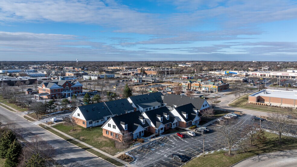610 Crystal Point Dr, Crystal Lake, IL à louer - Photo du bâtiment - Image 3 de 20