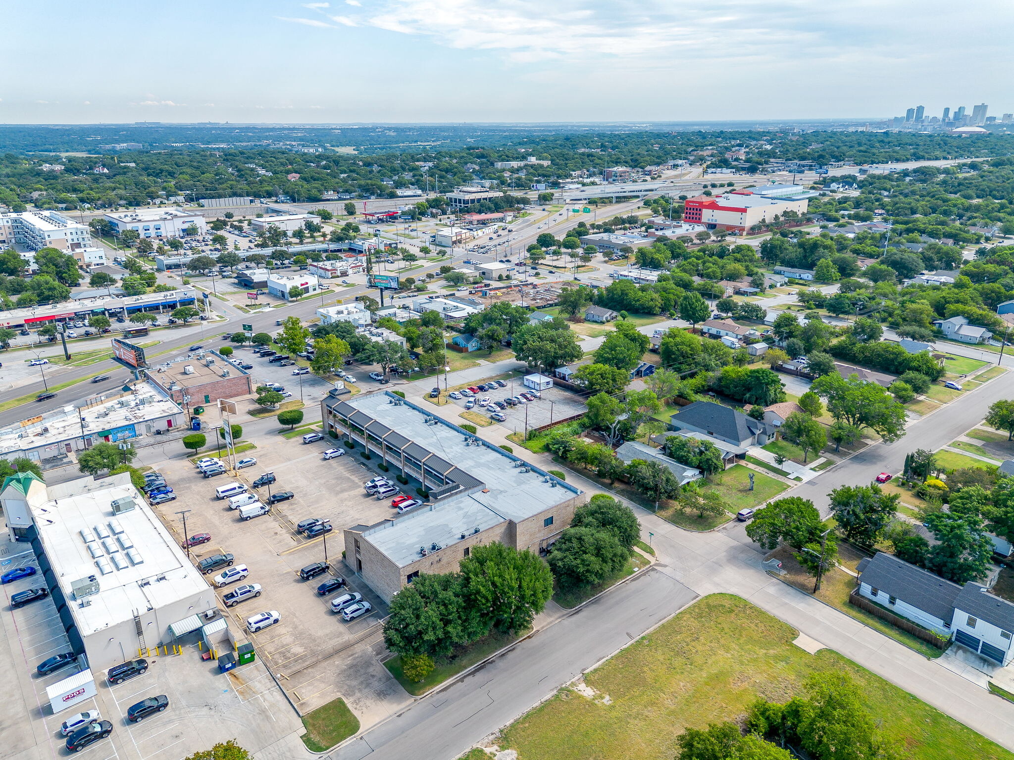 5801 Curzon Ave, Fort Worth, TX for lease Primary Photo- Image 1 of 31
