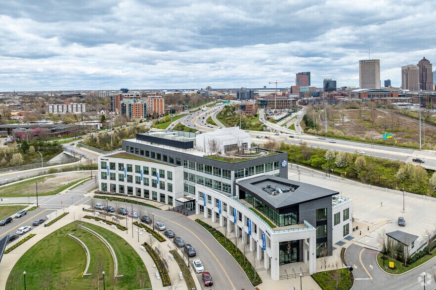 555 Edgar Waldo Way, Columbus, OH à louer - Photo du bâtiment - Image 2 de 8
