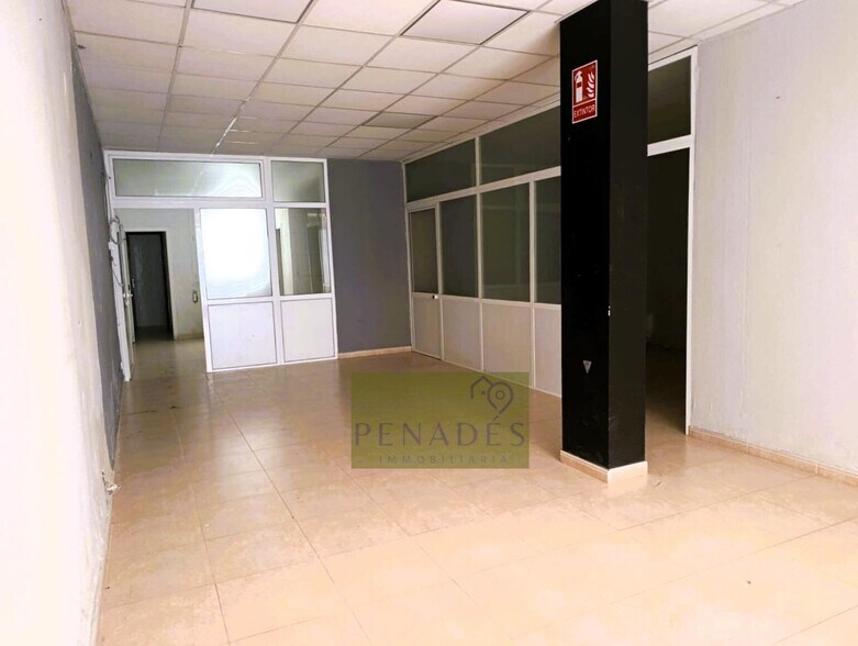 Commerce de détail dans Ontinyent, Valencia à louer - Photo du bâtiment - Image 3 de 10