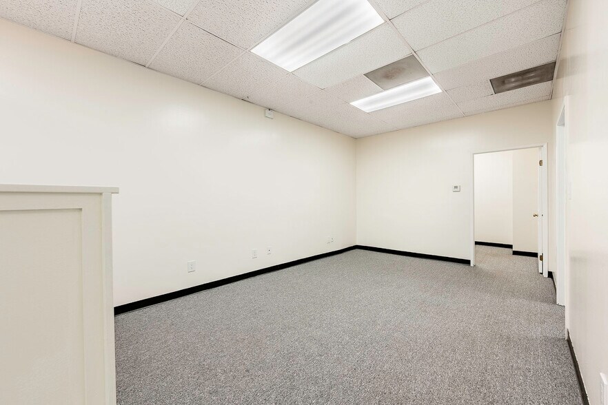 800 E Wardlow Rd, Long Beach, CA à louer - Photo du bâtiment - Image 3 de 44