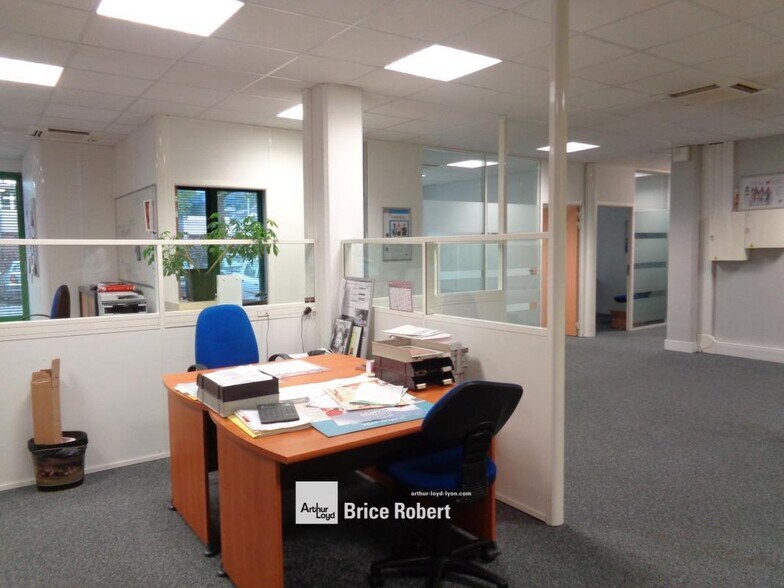 1-3 Rue Colonel Chambonnet, Bron for lease - Interior Photo - Image 3 of 7