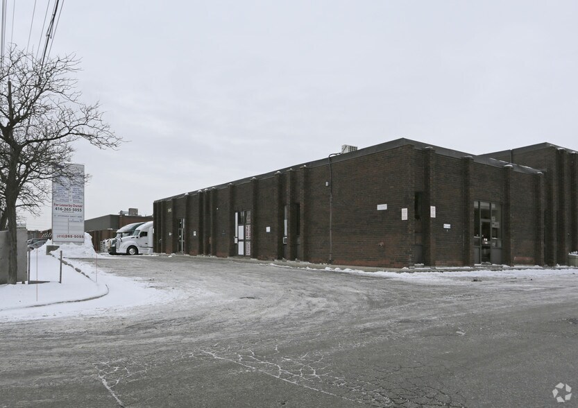 1645 Sismet Rd, Mississauga, ON à vendre - Photo principale - Image 1 de 1