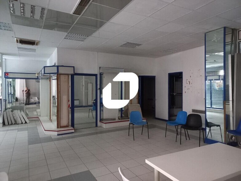 Retail in Lille for lease - Interior Photo - Image 3 of 4