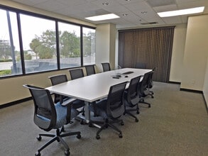 775 E Merritt Island Causway, Merritt Island, FL à louer Photo intérieure- Image 1 de 7