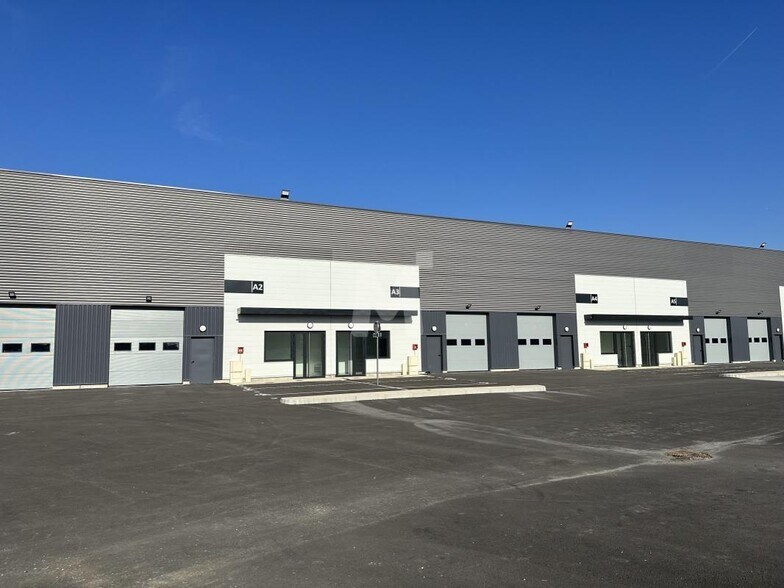 Flex in Savigny-le-Temple for lease - Building Photo - Image 2 of 13