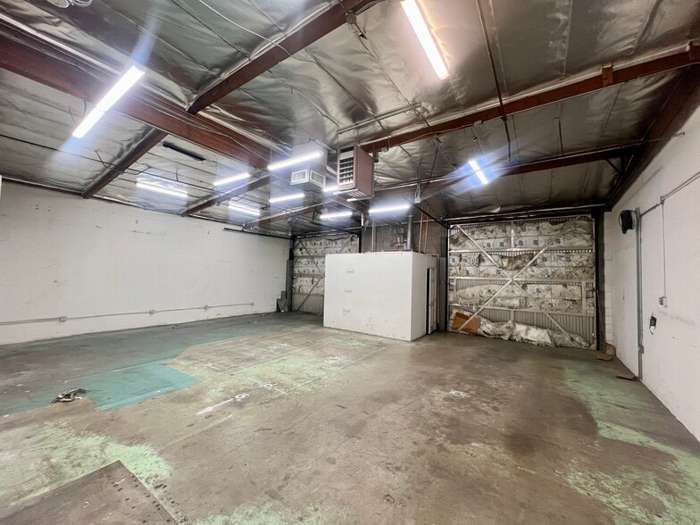 7823-41 Noble Ave, Van Nuys, CA for lease - Building Photo - Image 2 of 6