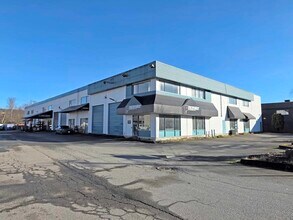 2992 Norland Av, Burnaby, BC for lease Interior Photo- Image 1 of 4
