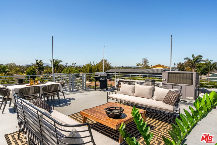 1076 Palms Blvd, Venice, CA à vendre - Photo du bâtiment - Image 2 de 28