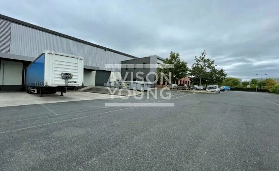 Flex in Villeneuve-la-Garenne for lease - Building Photo - Image 3 of 7