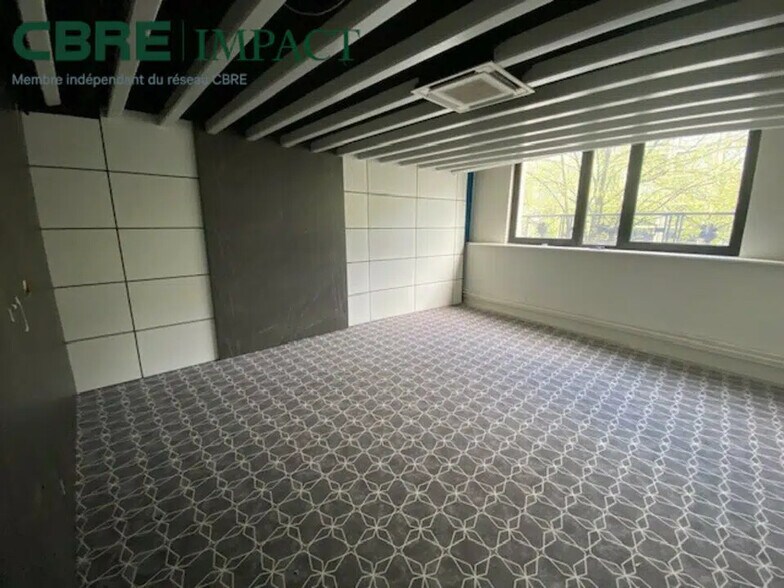 Office in Reims for lease - Building Photo - Image 2 of 5