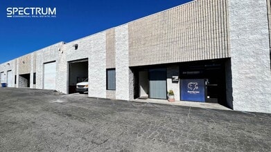 8000 Wheatland Ave, Sun Valley, CA à louer Photo intérieure- Image 2 de 6