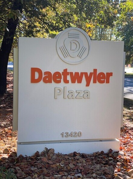 13420 Reese Blvd W, Huntersville, NC à louer - Photo du bâtiment - Image 2 de 10