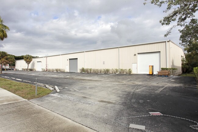 Plus de détails pour 198 Lock Rd, Deerfield Beach, FL - Industriel à louer
