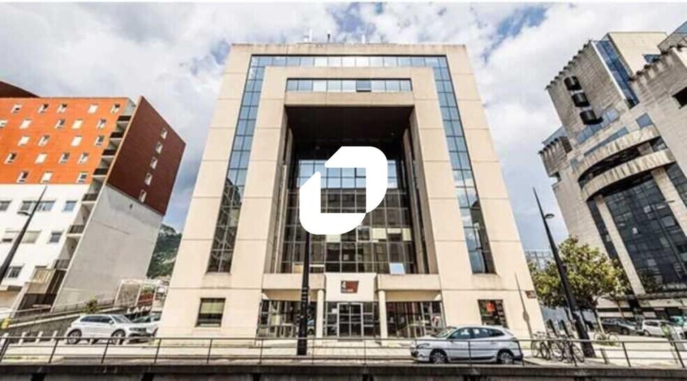 Office in Grenoble for lease - Building Photo - Image 2 of 11