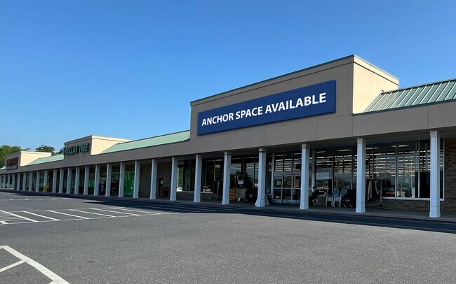 Plus de détails pour 2715 W Main St, Waynesboro, VA - Commerce de détail à louer