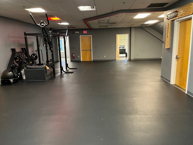 16 Hendricks Ave, Norwalk, CT à louer - Photo intérieure - Image 2 de 12