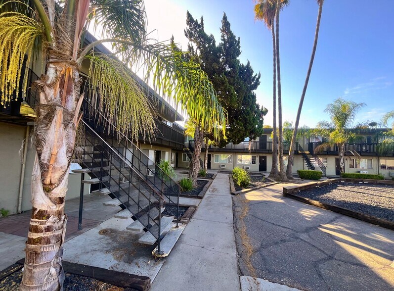 150 Gateway Ct, Stockton, CA à vendre - Photo du bâtiment - Image 2 de 9