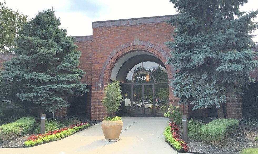 11405 N Pennsylvania St, Carmel, IN à louer - Photo du bâtiment - Image 2 de 6