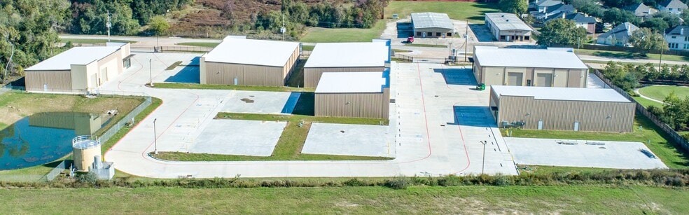 11811 Champion Forest Dr, Houston, TX for lease - Building Photo - Image 3 of 9